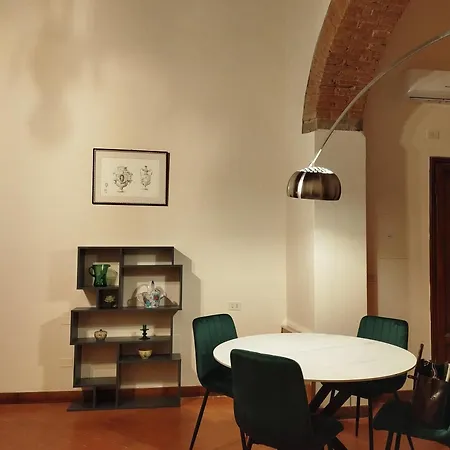Rum i privatbostad Lo Studio Nel Borgo La Centro Storico *