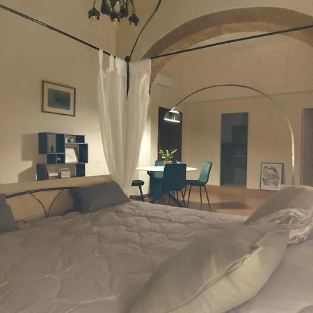 Rum i privatbostad Lo Studio Nel Borgo La Centro Storico