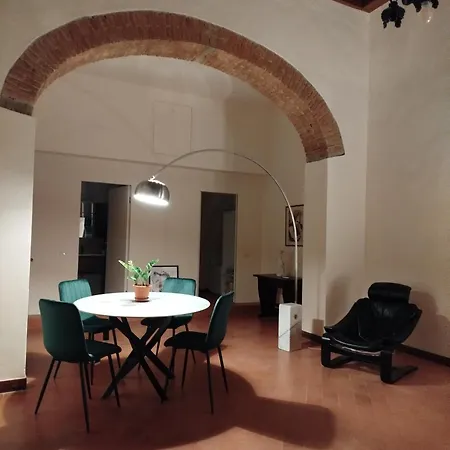 Rum i privatbostad Lo Studio Nel Borgo La Centro Storico *